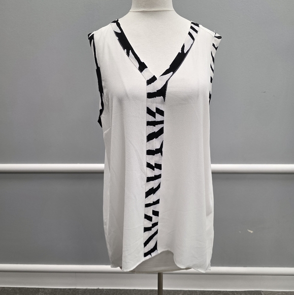 Vince Camuto Black and White V-Neck Tank Top - Picture 1 of 9